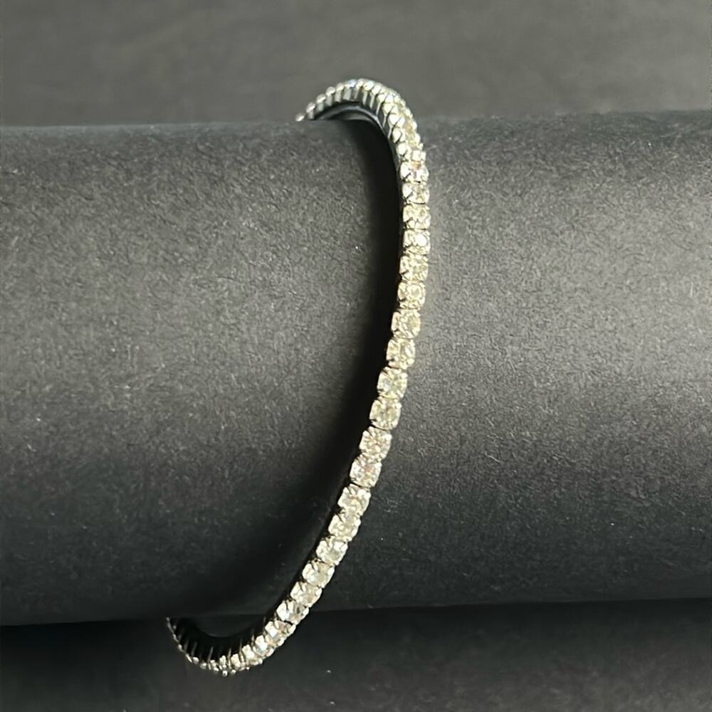 Women’s vintage dainty silver tone crystal bracelet one size measurements shown‎